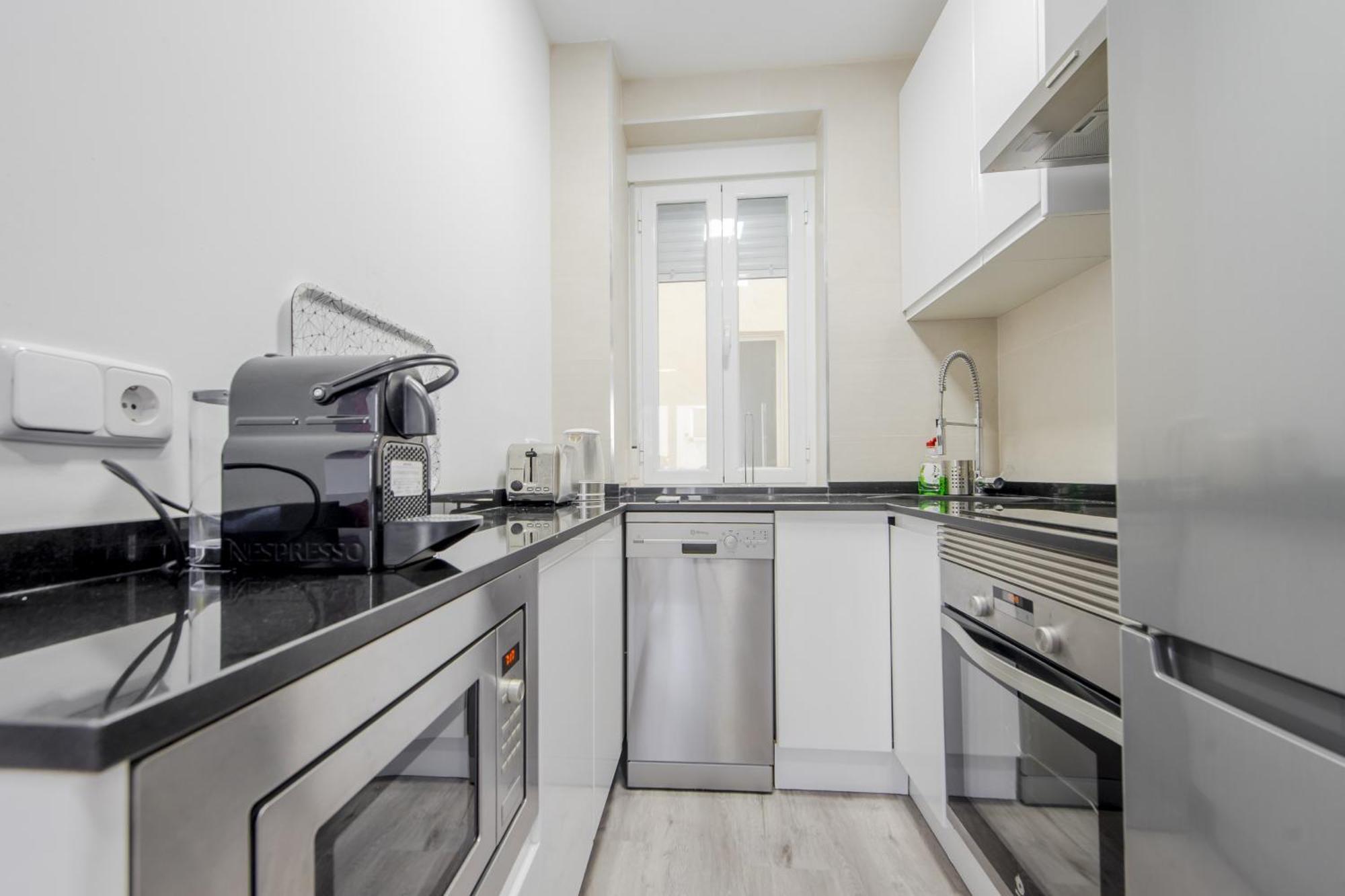 Genial Apartamento En La Latina-Centro De Madrid Luaran gambar